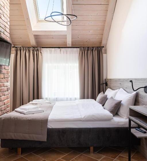 اتاق خانوادگی, Oysters & Bubbles Gastro Hotel. Rynok Square