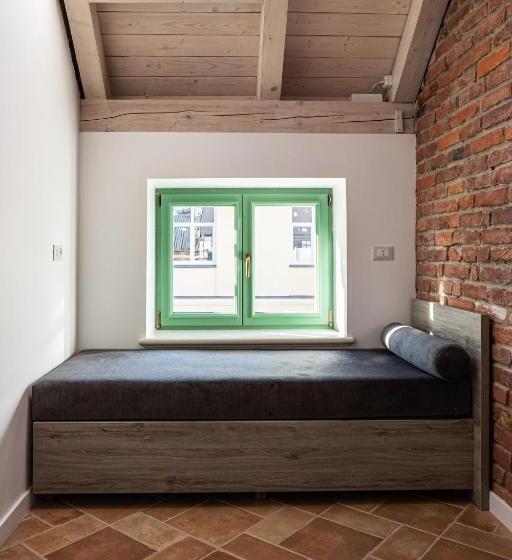 اتاق خانوادگی, Oysters & Bubbles Gastro Hotel. Rynok Square