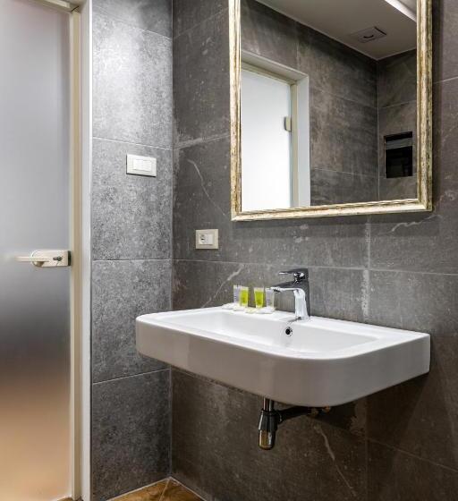 اتاق سوپریور, Oysters & Bubbles Gastro Hotel. Rynok Square