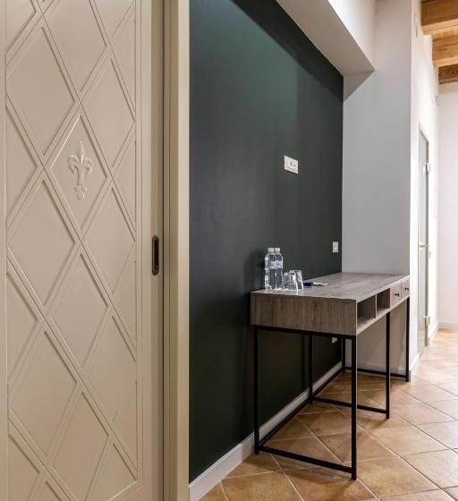 اتاق سوپریور, Oysters & Bubbles Gastro Hotel. Rynok Square