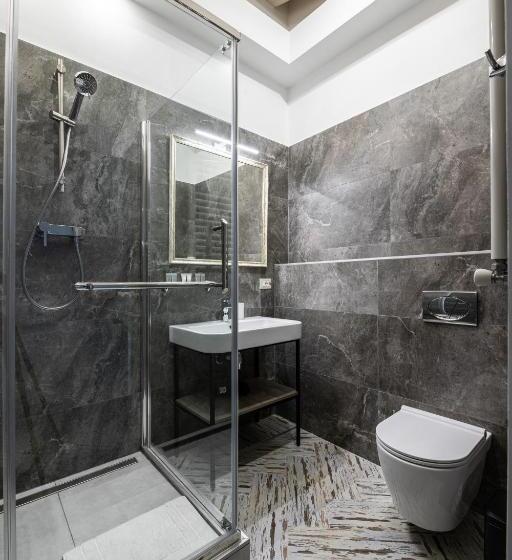 اتاق سوپریور با تخت بزرگ, Oysters & Bubbles Gastro Hotel. Rynok Square