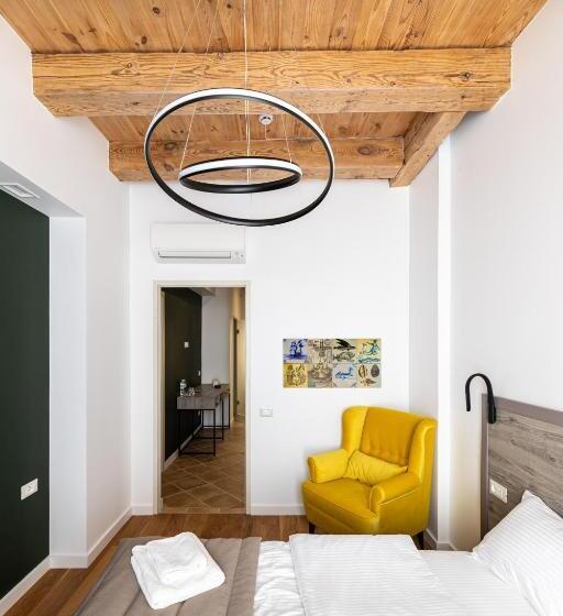 اتاق سوپریور, Oysters & Bubbles Gastro Hotel. Rynok Square