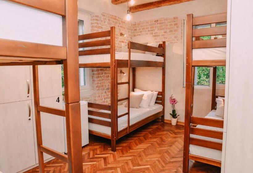 تختخواب در اتاق مشترک, Step To Kotor Bay Guesthouse