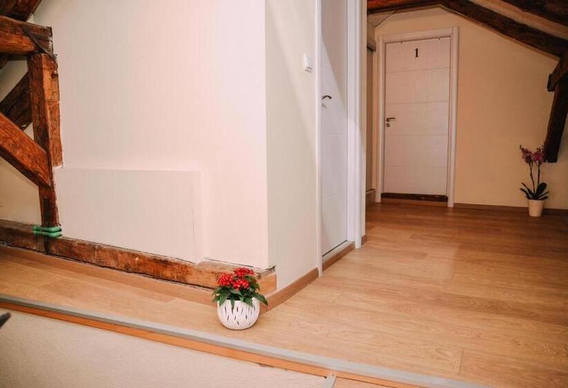 اتاق استاندارد, Step To Kotor Bay Guesthouse