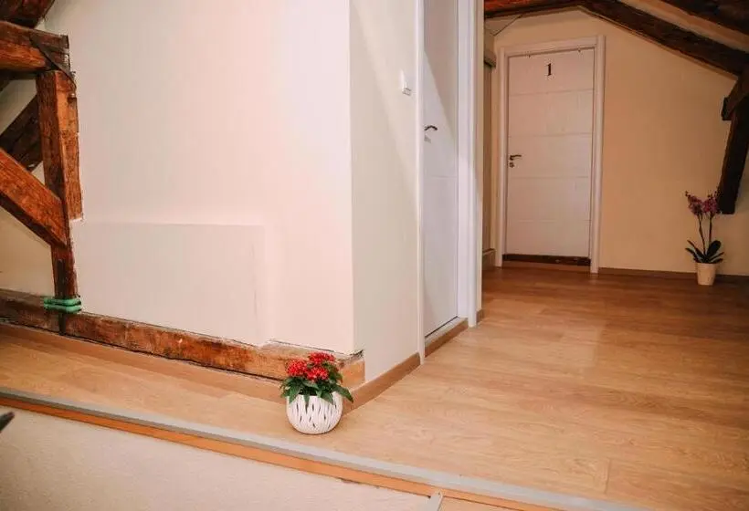 اتاق استاندارد, Step To Kotor Bay Guesthouse