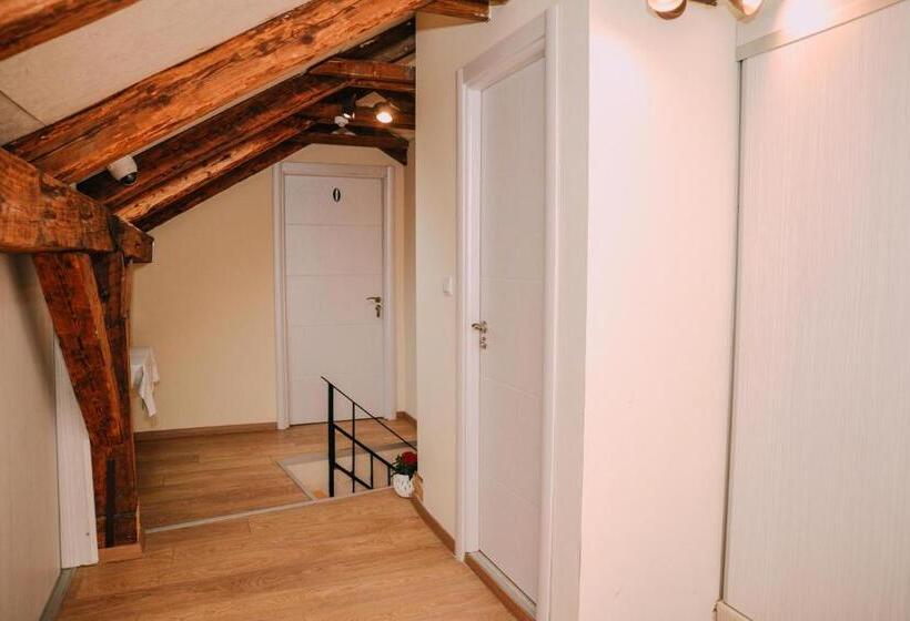 اتاق استاندارد, Step To Kotor Bay Guesthouse