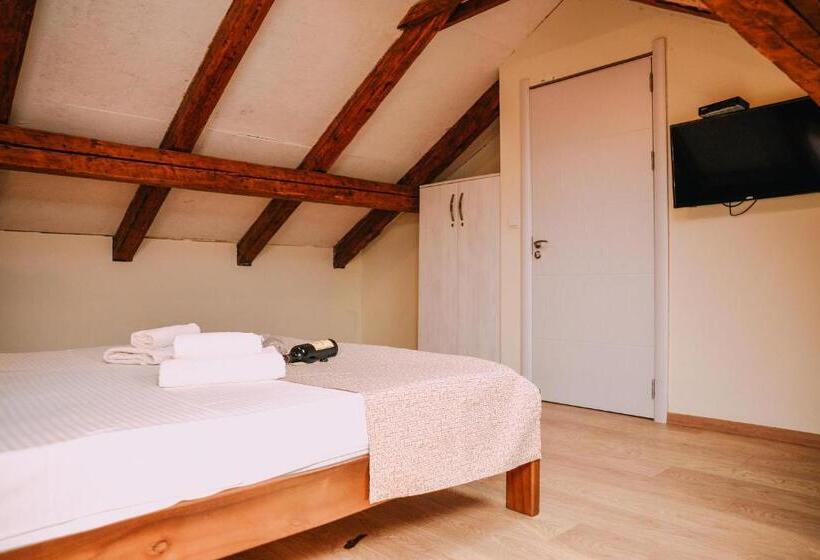 اتاق استاندارد, Step To Kotor Bay Guesthouse