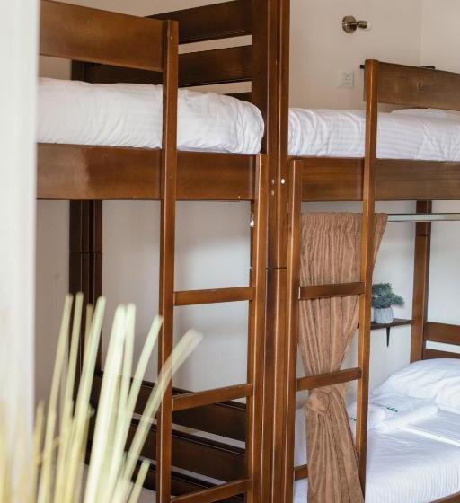 تختخواب در اتاق مشترک, Step To Kotor Bay Guesthouse