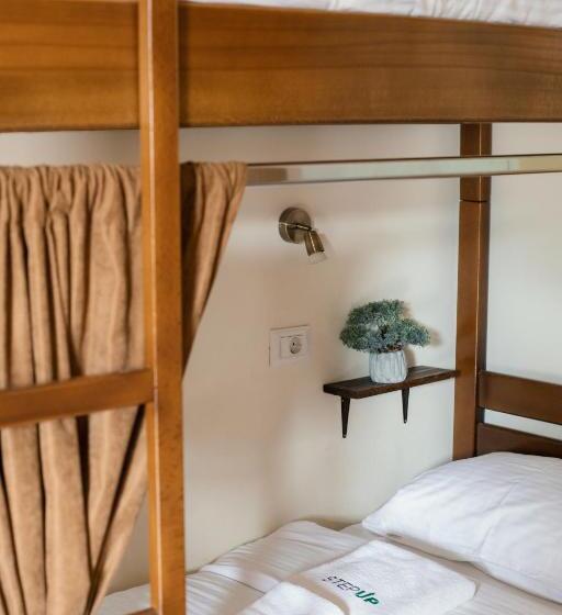 تختخواب در اتاق مشترک, Step To Kotor Bay Guesthouse