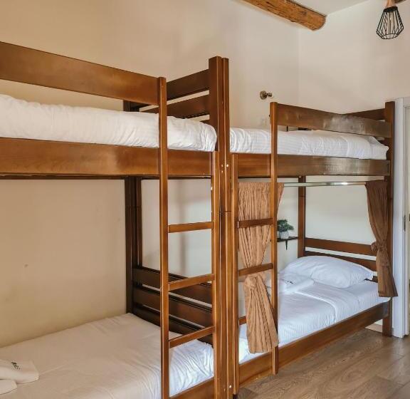 تختخواب در اتاق مشترک, Step To Kotor Bay Guesthouse