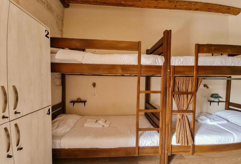 تختخواب در اتاق مشترک, Step To Kotor Bay Guesthouse