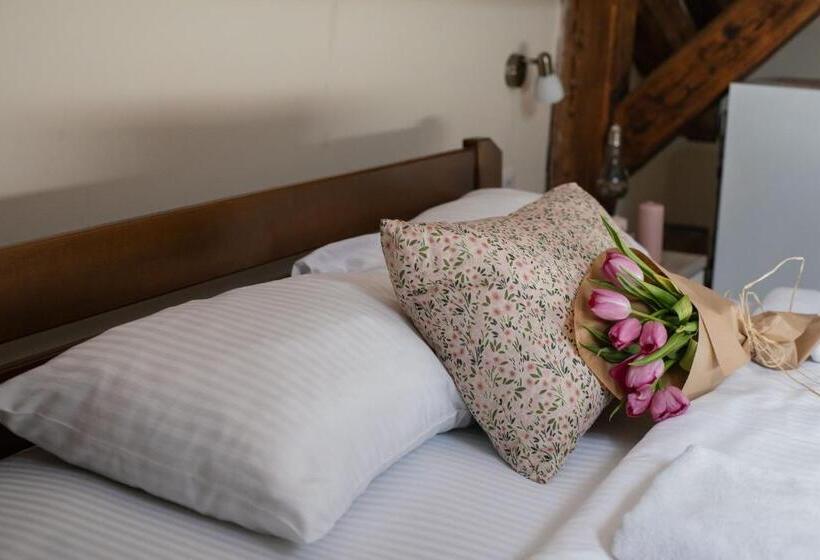 اتاق استاندارد, Step To Kotor Bay Guesthouse