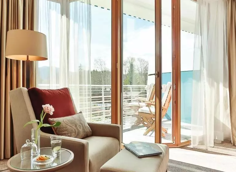 景色の見えるデラックスルーム, Althoff Seehotel überfahrt