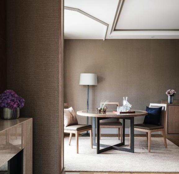 סוויטה, Althoff Seehotel überfahrt