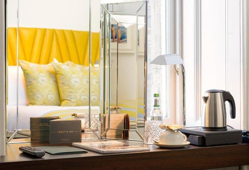 חדר בסיסי, Black Ivy