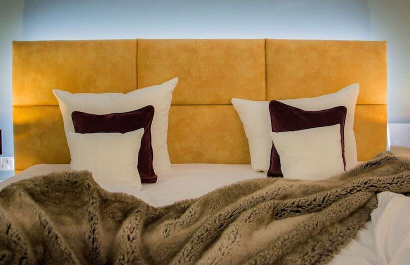 חדר ביזנס, Central