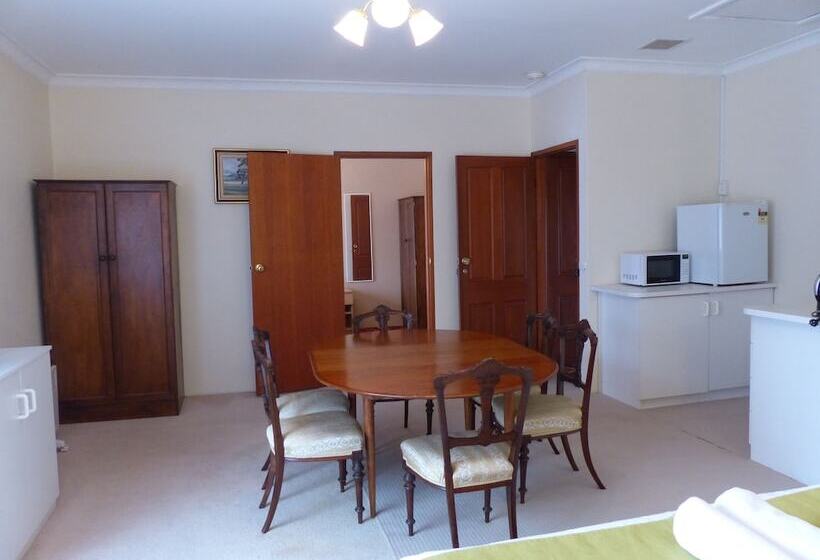 آپارتمان 3 خوابه, Meramie Motor Inn