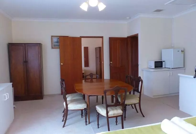 آپارتمان 3 خوابه, Meramie Motor Inn