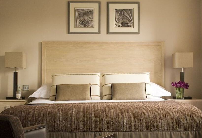 クラシックルーム, Nutfield Priory Hotel & Spa