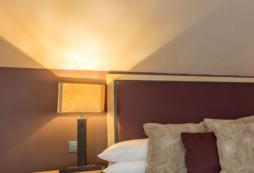 クラシックルーム, Nutfield Priory Hotel & Spa