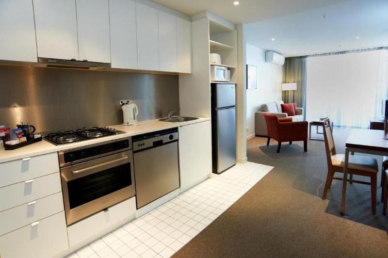 شقة غرفة واحدة, Quest On Dorcas