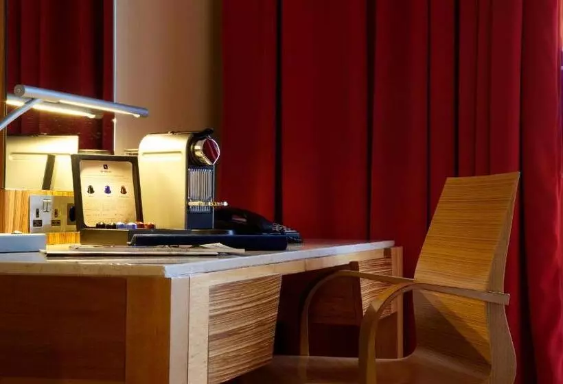 اتاق استاندارد با تخت بزرگ, Voco Belfast, An Ihg
