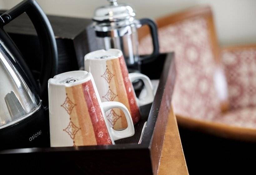 エクゼクティブルーム, The Red Lion