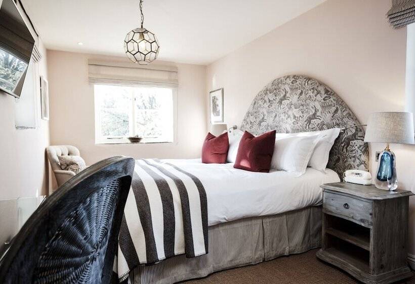 غرفة قياسية, The Swan