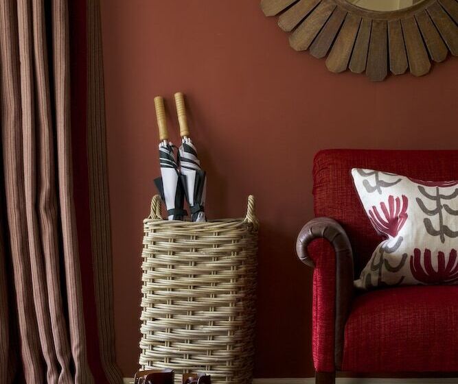 منزل غرفة نوم واحدة, The Swan