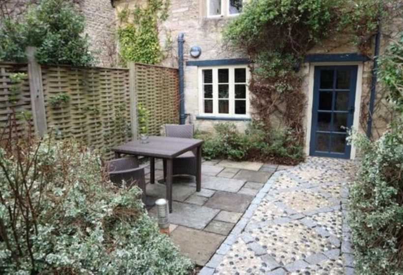 غرفة قياسية, The Swan