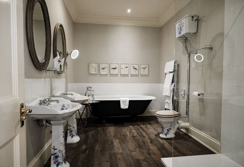 غرفة ديلوكس, The Swan