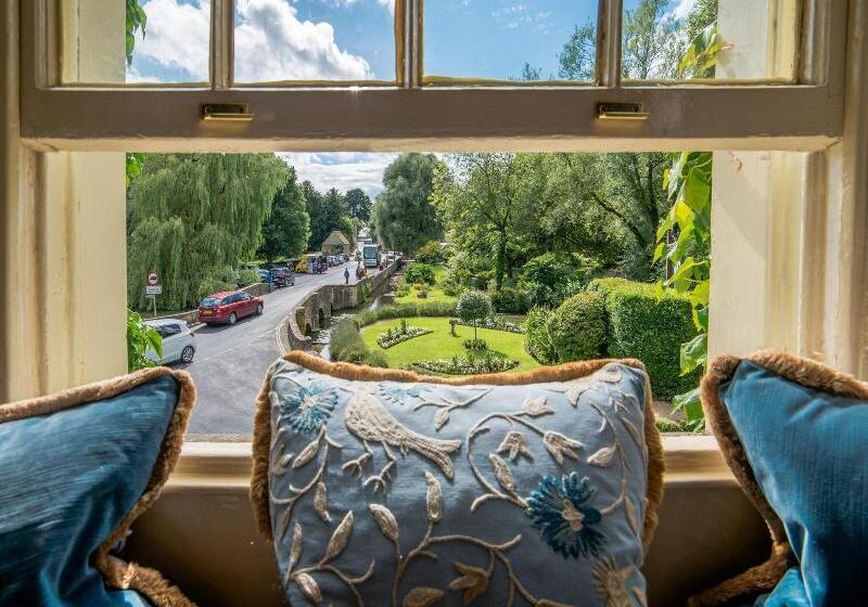 غرفة ديلوكس, The Swan