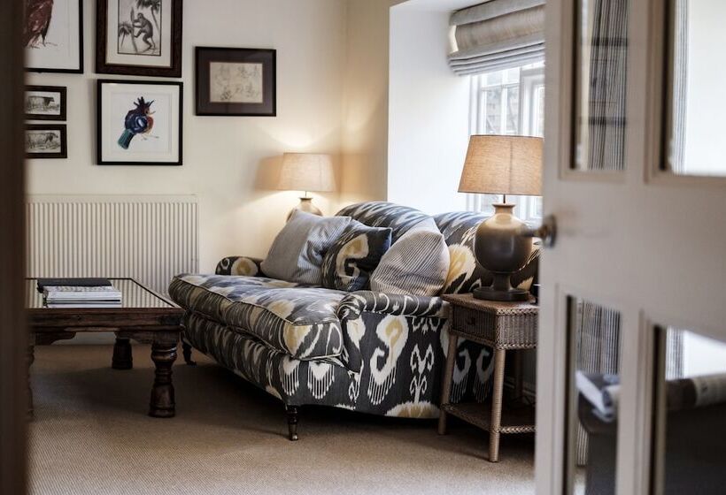 منزل غرفة نوم واحدة, The Swan