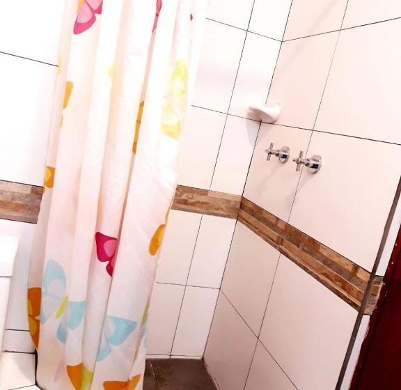 اتاق خانوادگی, Dia Y Noche