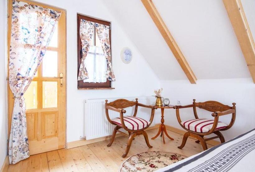 חדר סטנדרט לשלושה עם מרפסת, Casa Eva Wagner   Biertan