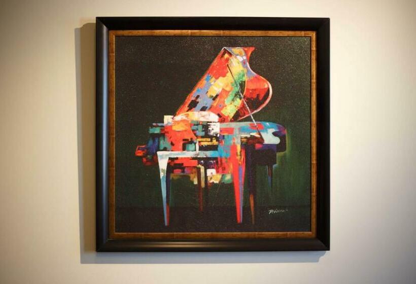 شقة غرفة واحدة, The Lofts At The Five & Dime