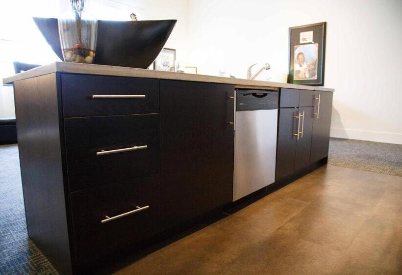 شقة غرفة واحدة, The Lofts At The Five & Dime