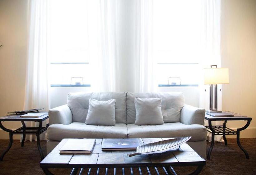 شقة غرفة واحدة, The Lofts At The Five & Dime