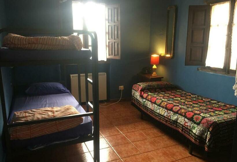 اتاق استاندارد سه نفره, Albergue Gándara