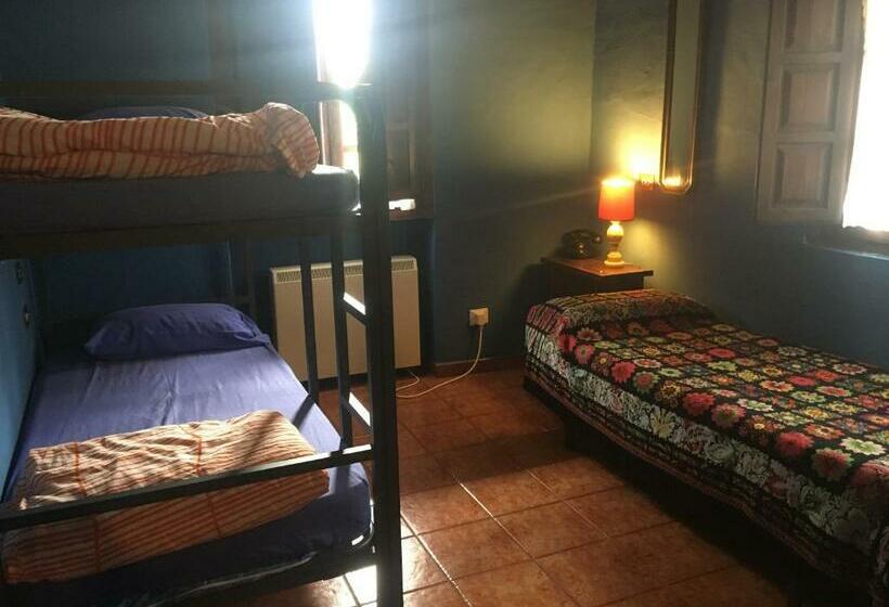 اتاق استاندارد سه نفره, Albergue Gándara