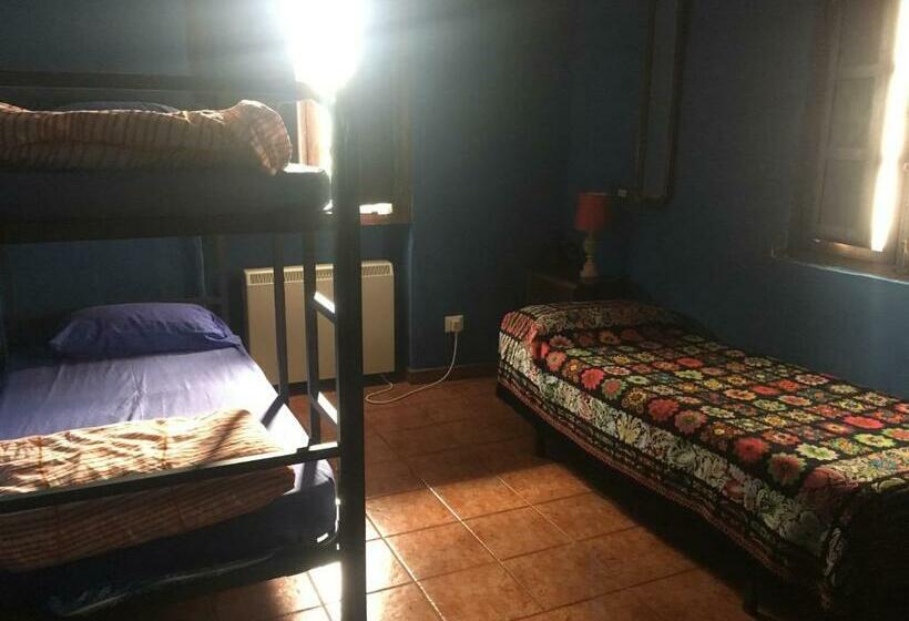 اتاق استاندارد سه نفره, Albergue Gándara