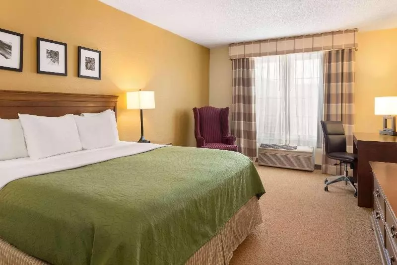 Standard-huone King-vuode, Country Inn & Suites By Radisson, Salina, Ks