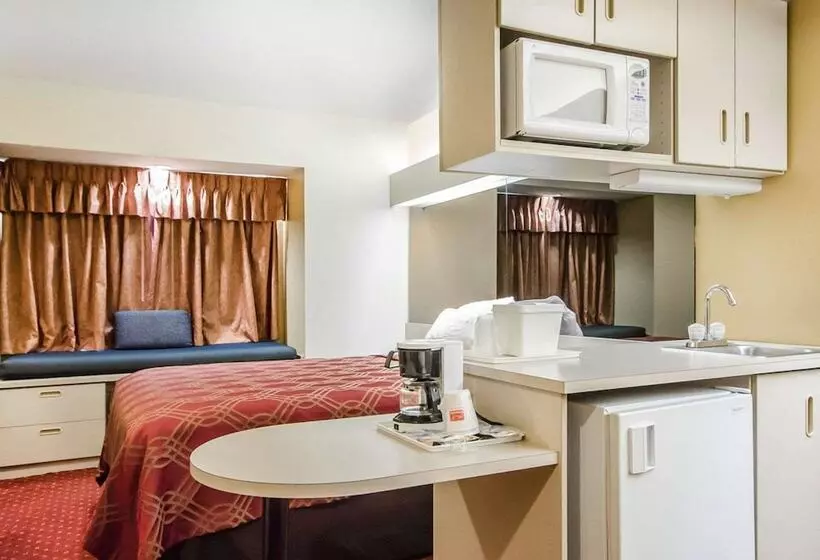 スイート, Econo Lodge Inn & Suites Evansville