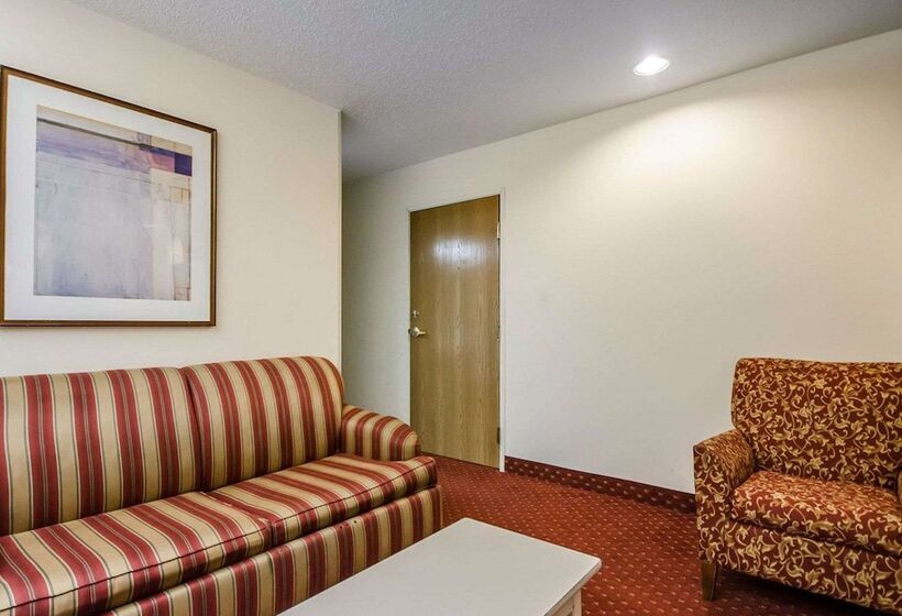 Suite, Econo Lodge Inn & Suites Evansville