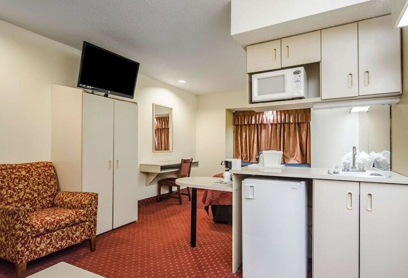 جناح, Econo Lodge Inn & Suites Evansville