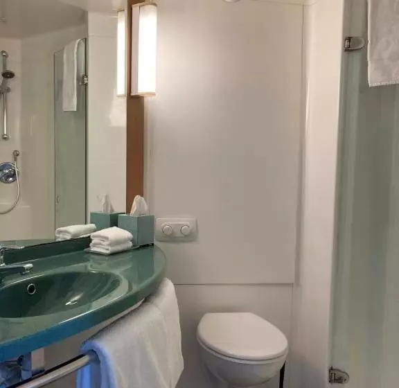 Standard Room King Size Bed, Ibis Thornleigh