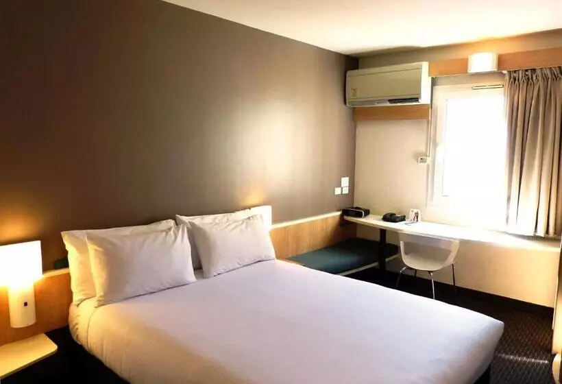 Standard Room King Size Bed, Ibis Thornleigh