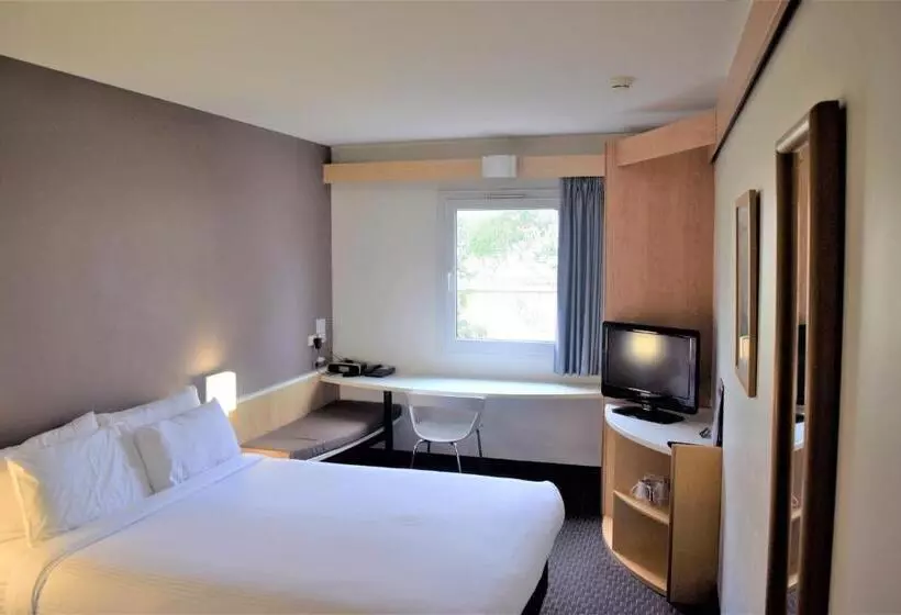 Standard Room King Size Bed, Ibis Thornleigh
