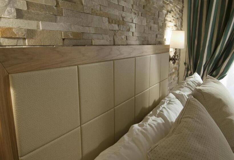 Comfort room with lake view, Kurhaus Cademario