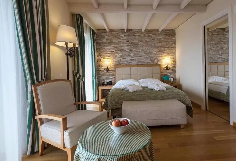 Comfort room with lake view, Kurhaus Cademario